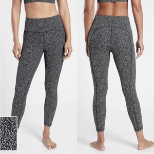 Athleta Ultimate Stash Textured 7/8 Tight Static Black White Small‎